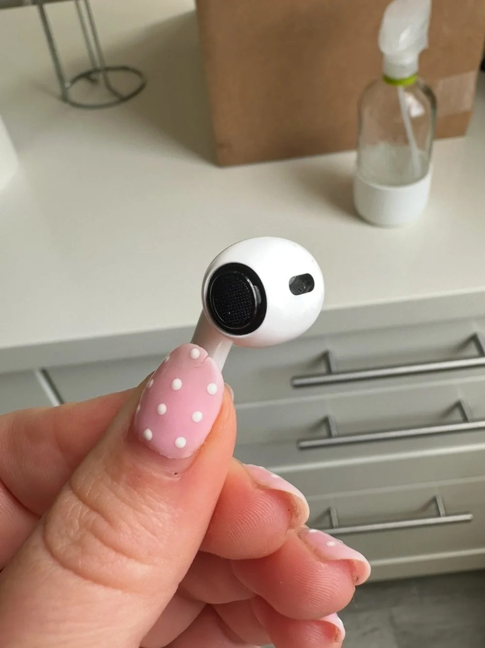 Apple AirPod Pro 2 + Charging Case with Extra Tips